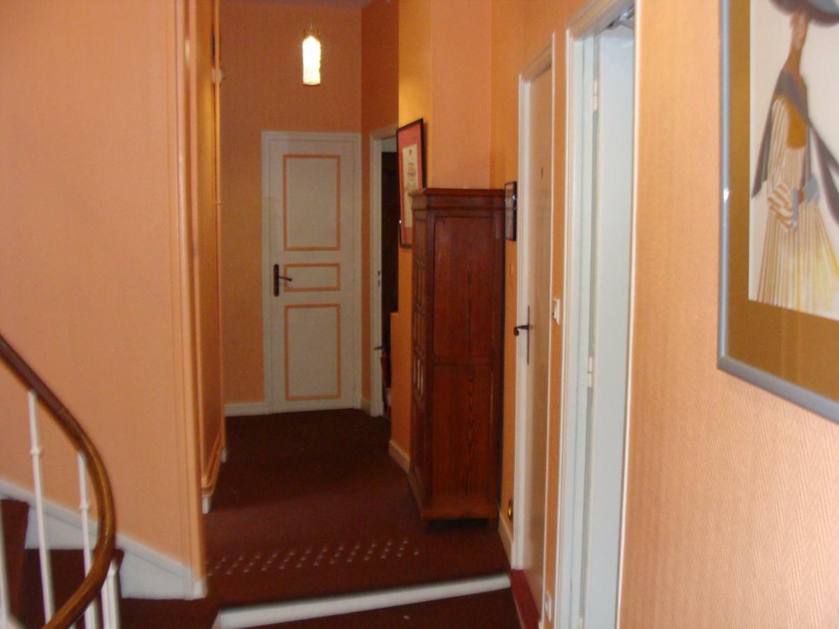 ホテル Logis La Gamade Donzenac エクステリア 写真